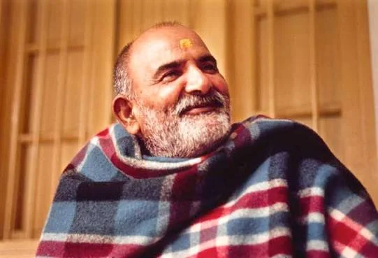 Darshan of Neem Karoli Baba (Maharajji) in a plaid blanket